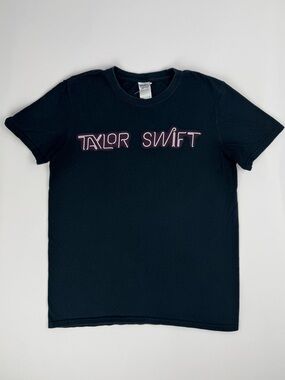 Vintage TAYLOR SWIFT Official "The 1989 World Tour" 2015 Concert T-Shirt